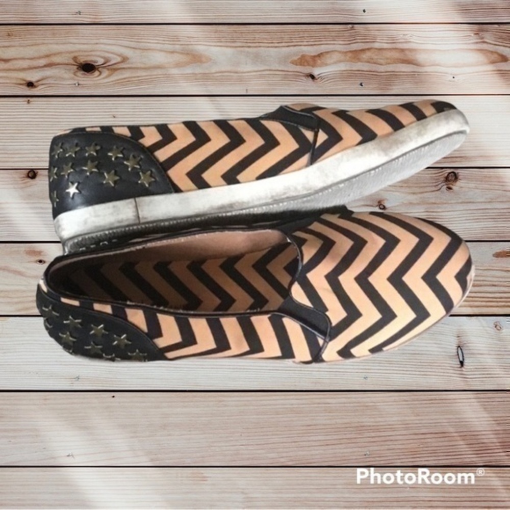 ✨ NEW Michael Antonio striped mules shoes zebra zig zag star…